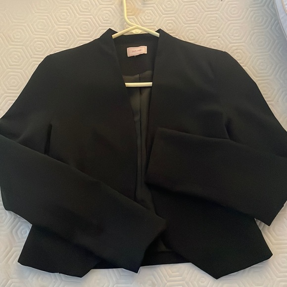 Blackfitted blazer, short. Unknown size but guessing Small. Shoulder pads. - Picture 1 of 3